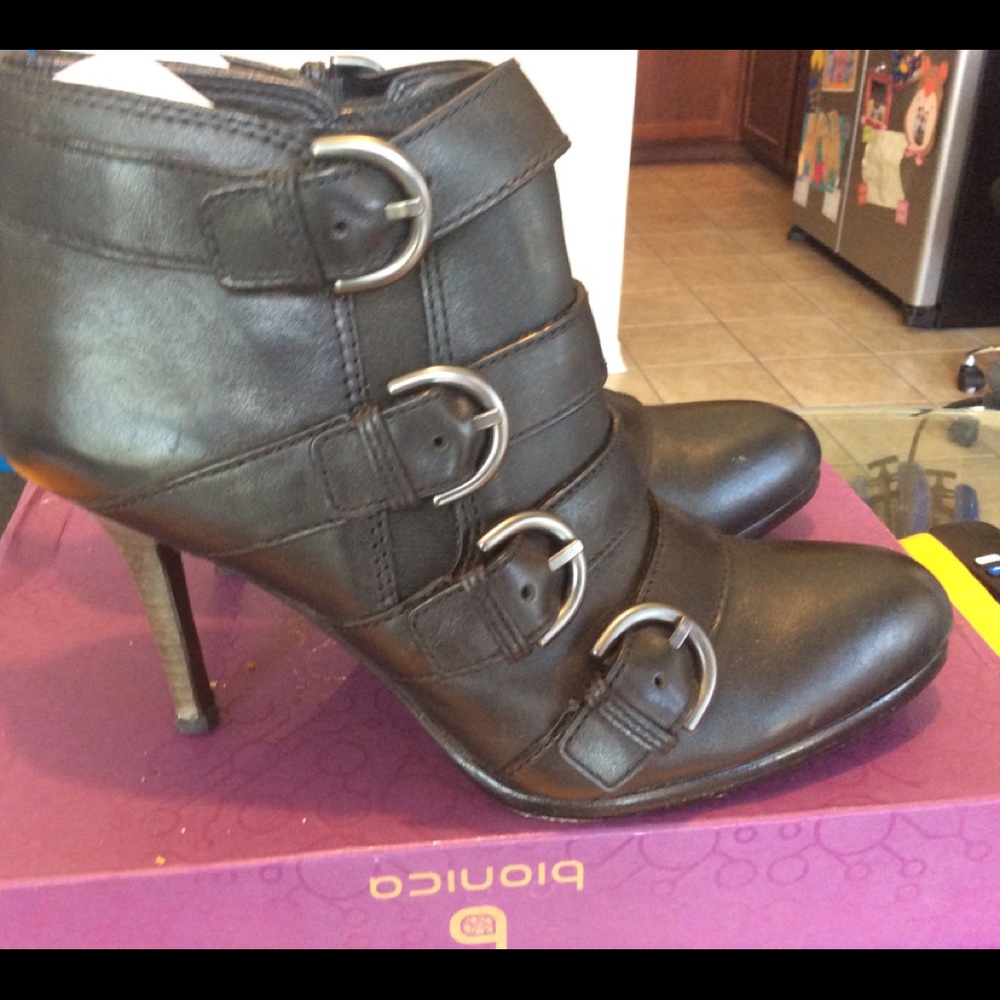Coach Tessie Black Leather Heeled Booties Size 9B, Pre-owned - Picture 7 of 14